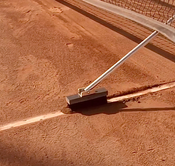 Linienbürste mit Gelenk zur Tennislinien-Reinigung